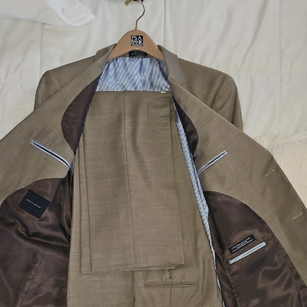 Tommy Hilfiger Men's Tan Suit - Picture 3 of 4